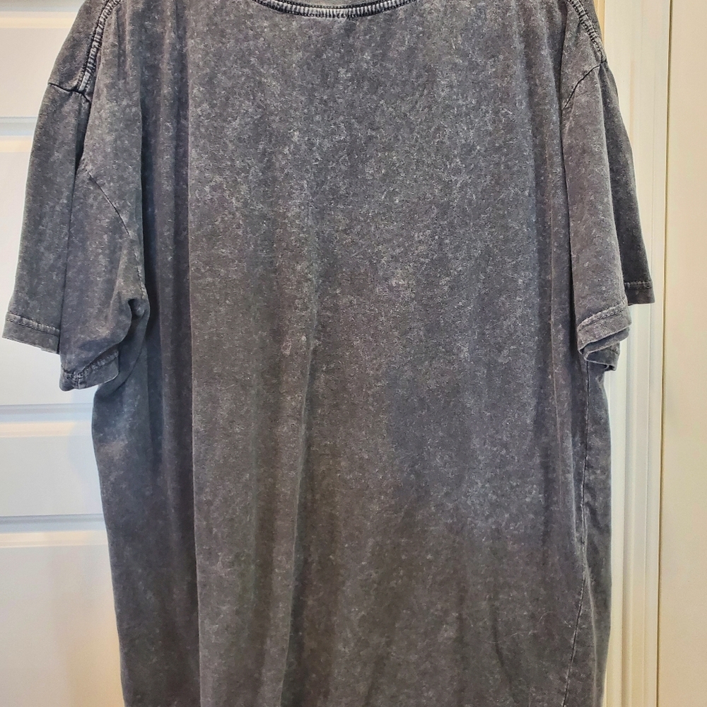 Buckle Tee - Picture 3 of 3